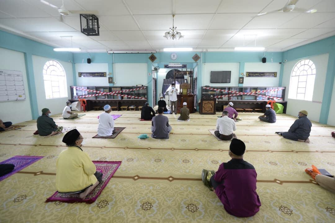 SIMULASI PEMATUHAN GARIS PANDUAN SOLAT BERJEMAAH DI MASJID ABU BAKAR TANAH RATA